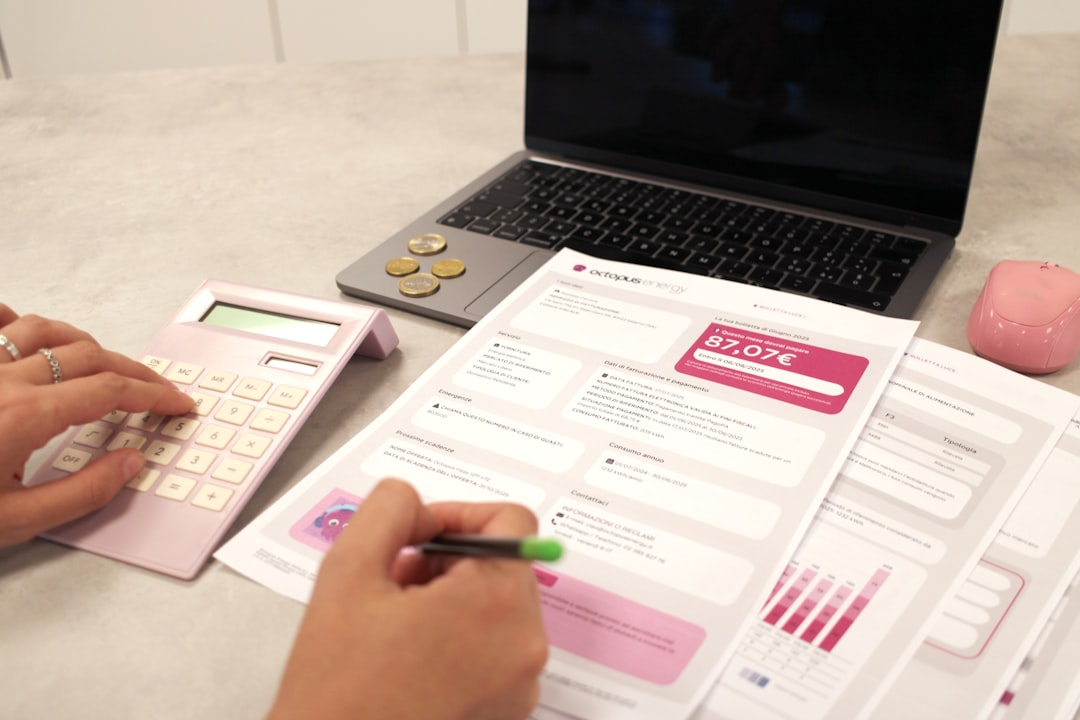 Spreadsheet anggaran bulanan menampilkan alokasi pengeluaran diskresioner termasuk pos hiburan lotere